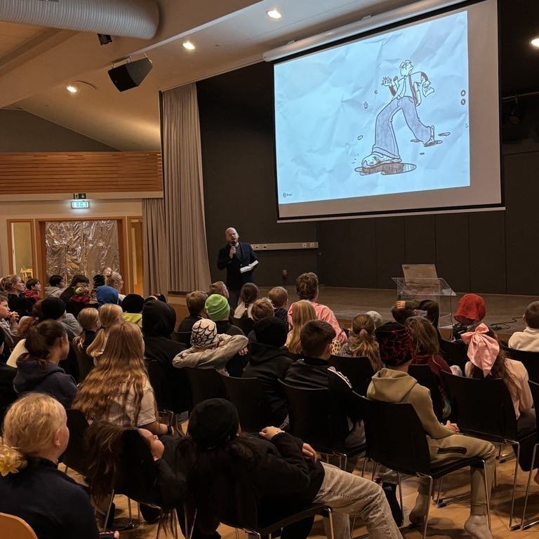 1ef5ee37-56e9-4df8-b8d4-79d762dc8804