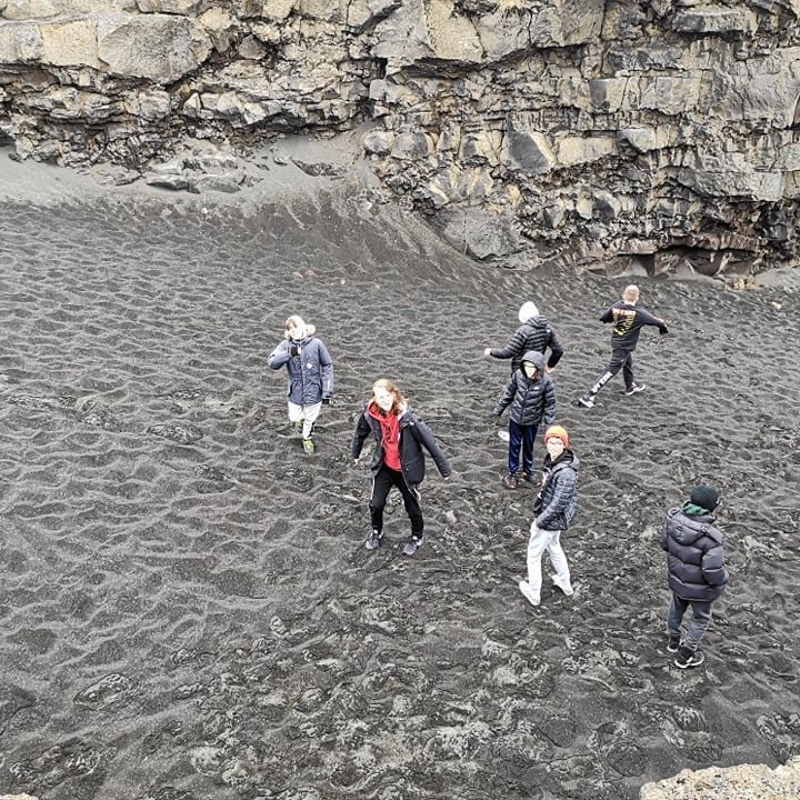 279529063_411540907468282_3792630431388827357_n