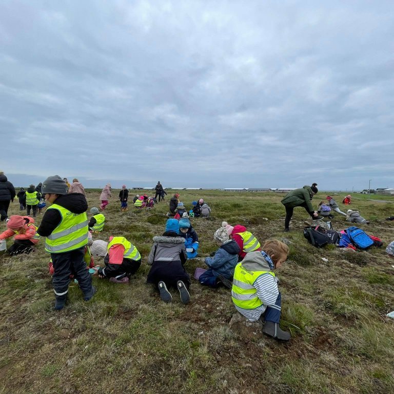 240078675_432944381437432_8321403239819782555_n