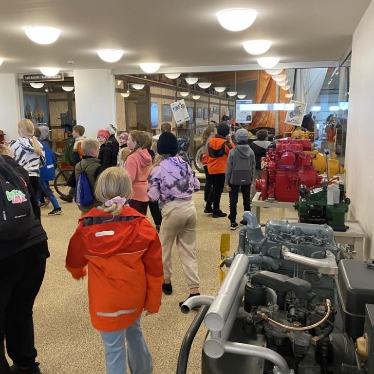 371173734_1723284918135942_189207606221698222_n