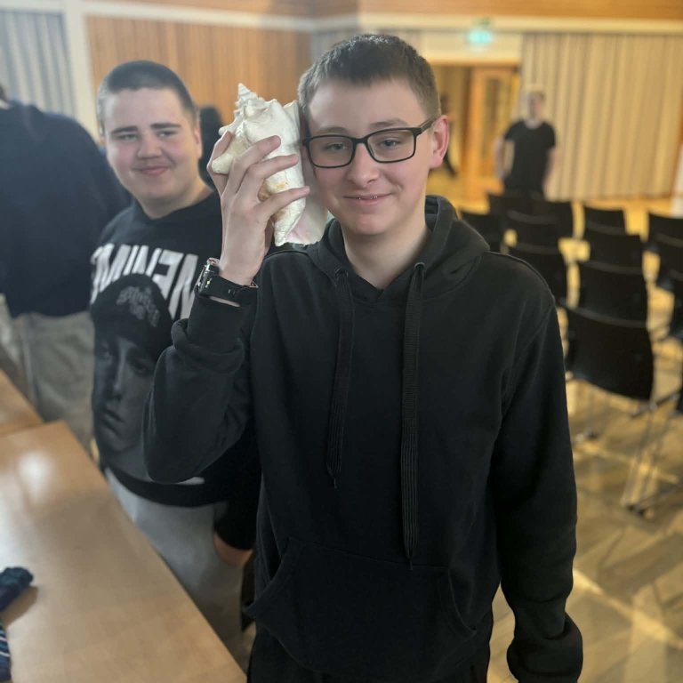 3d832803-3f4e-42fd-bac3-32ea95a13a96