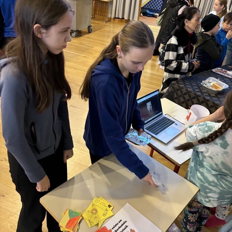 d5c79334-44fe-468c-83a9-bfa998ec44f0