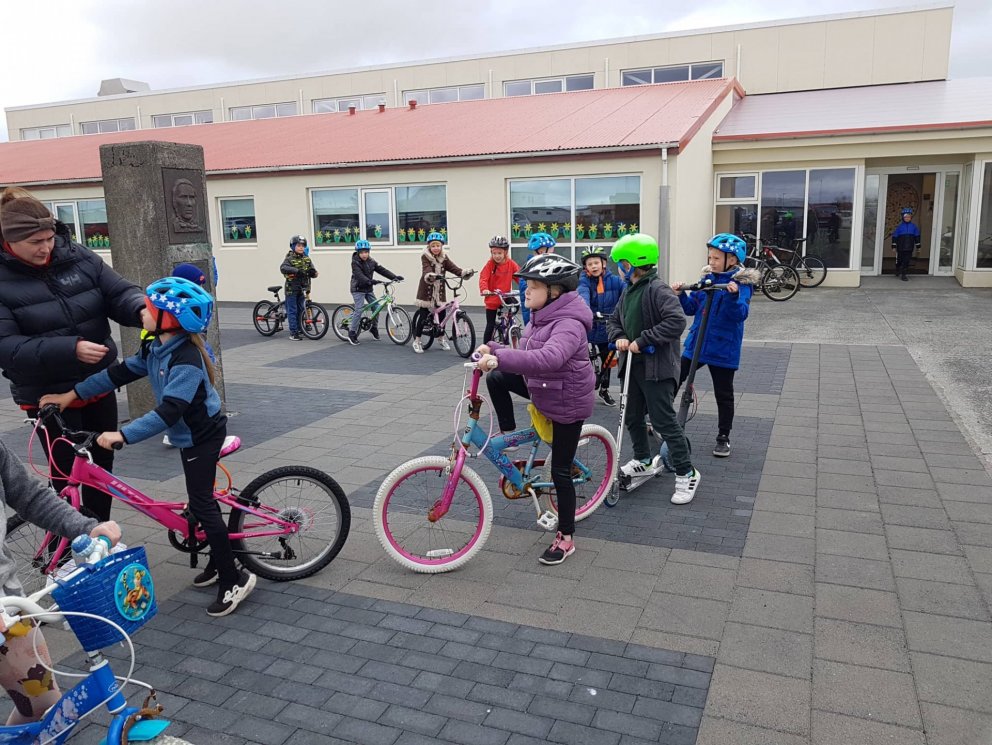 Hjálma- og hjólaskoðun.