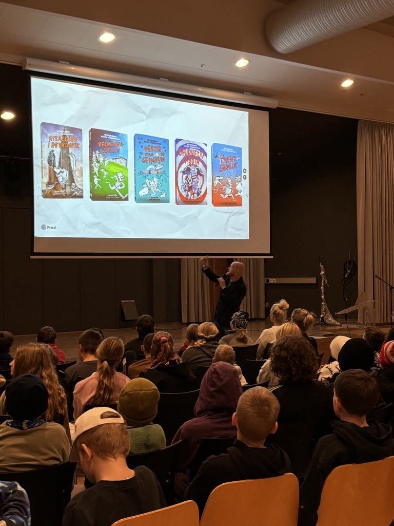 Ævar Þór rithöfundur í heimsókn.