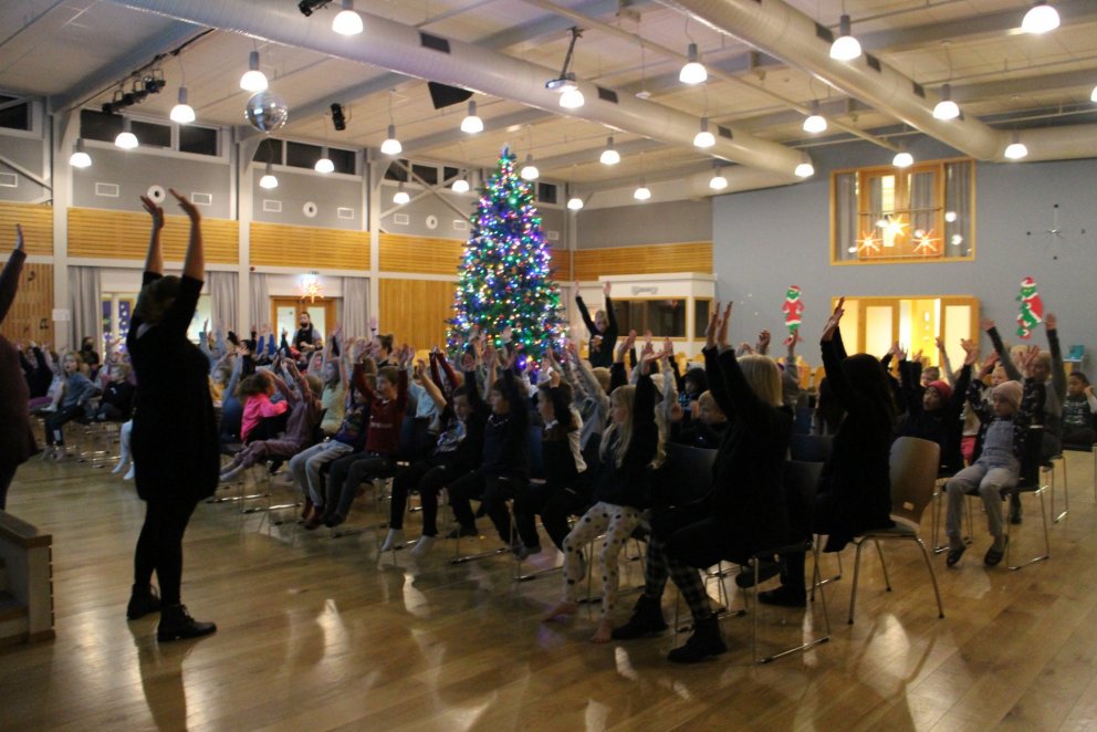 Söngstund á sal 1.-4.bekkur