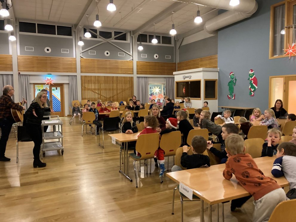 Söngstund hjá 1. – 4. bekk