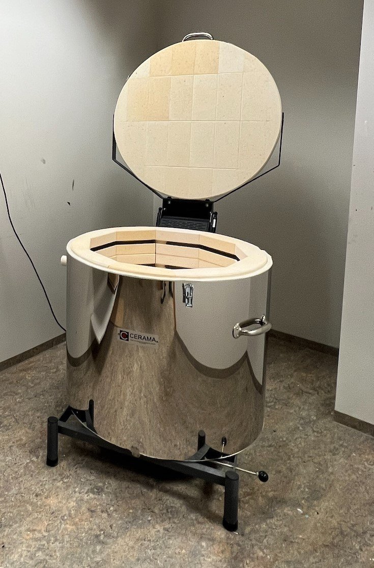 Leir og glerofn – afmælisgjöf frá kvenfélaginu Gefn og Suðurnesjabæ