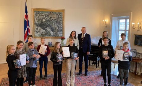 Viðurkenning fyrir framúrskarandi árangur í lestrarkeppni grunnskóla 2021