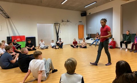 Skemmtileg heimsókn frá listamanni