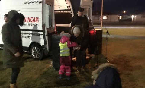 Tendrun ljósa á jólatrénu.