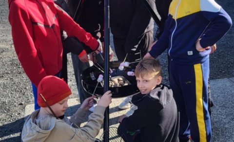 Útikennsla hjá 6. bekk í heimilisfræði.