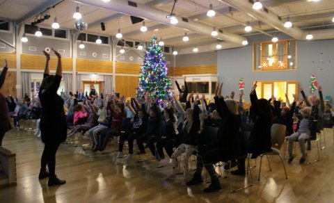 Söngstund á sal 1.-4.bekkur