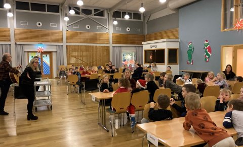 Söngstund hjá 1. – 4. bekk