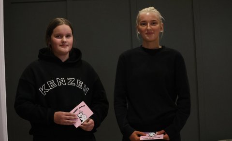 Fernuflug - viðurkenningar til nemenda